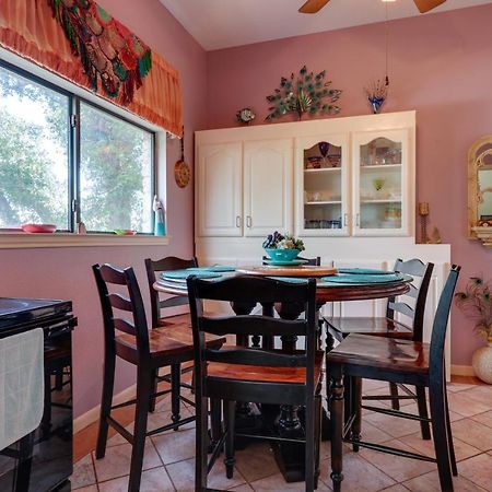 Exotic Home With Patio And Grill Walk To Canyon Lake! Kültér fotó