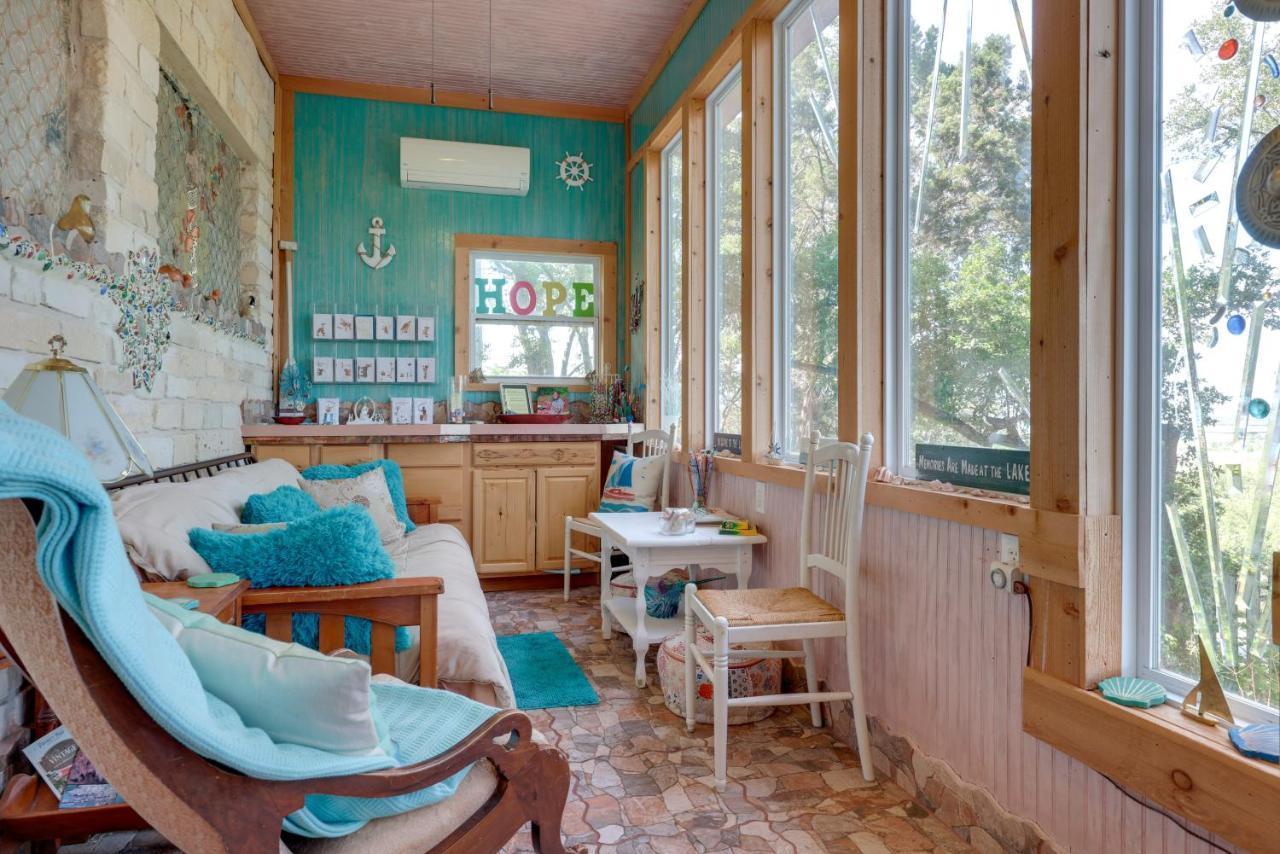 Exotic Home With Patio And Grill Walk To Canyon Lake! Kültér fotó