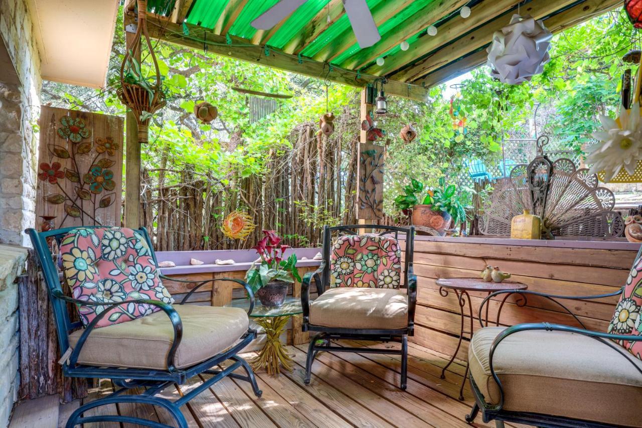 Exotic Home With Patio And Grill Walk To Canyon Lake! Kültér fotó